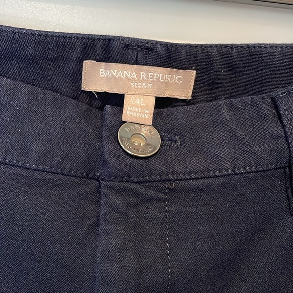 Banana Republic 5 pocket pants in dark navy. - Picture 2 of 3